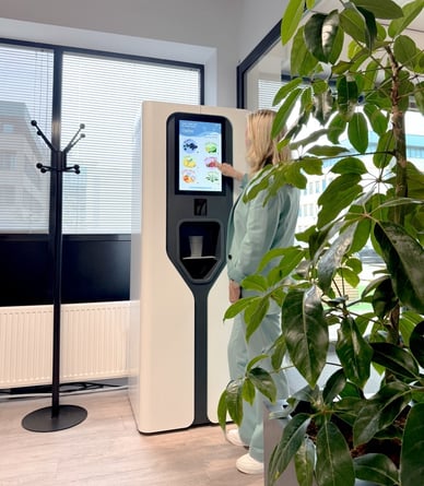 Persoon bij water tap iTapToo