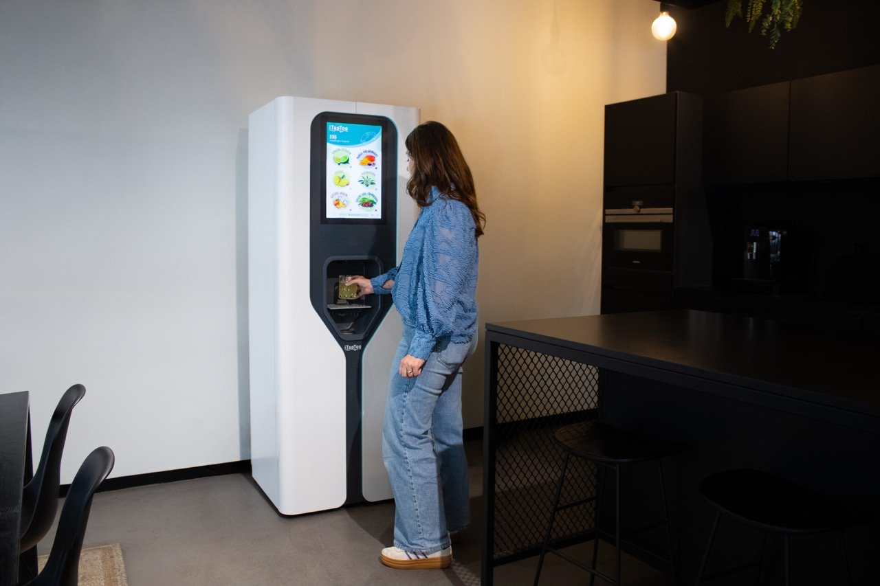 employee with refillpoint